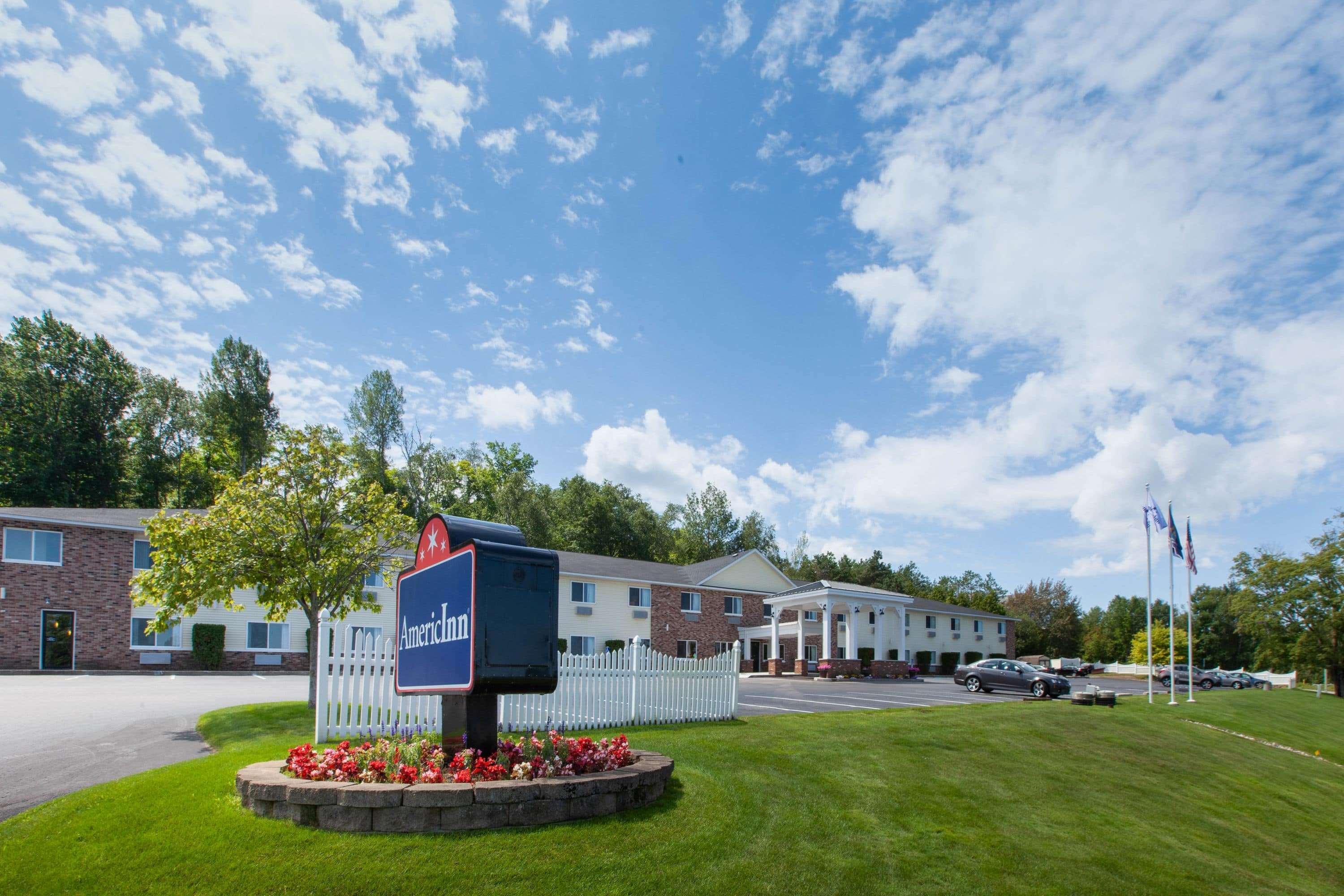 Americinn By Wyndham Петоскі Екстер'єр фото